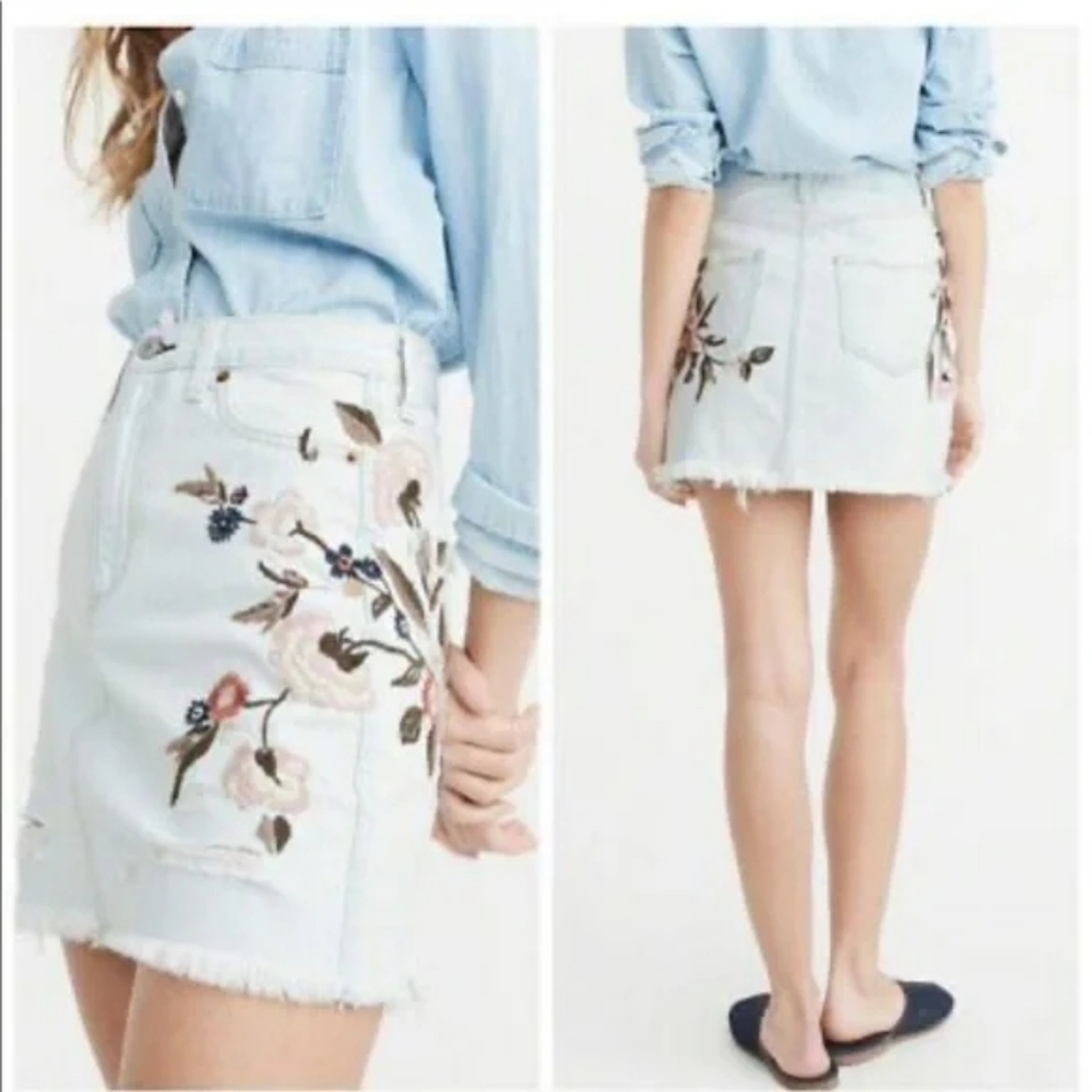 ABERCROMBIE & FITCH "Zoe" Floral Embroidered Distressed Denim Skirt | SZ 12 / 31